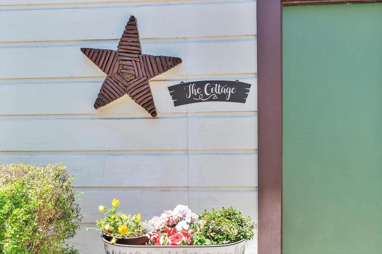 Cinnamon Bear Creekside Inn Sonoma Exterior photo